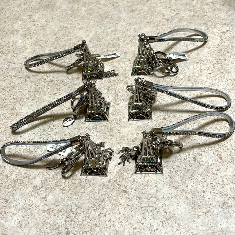 BNWT HALLMARK SILVER TONE & CRYSTAL EIFFEL TOWER PARIS KEYCHAIN 4 pcs Available - Picture 6 of 9